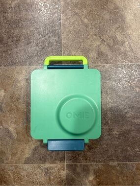 Omie Green Kids Bento Lunchbox with Handle
